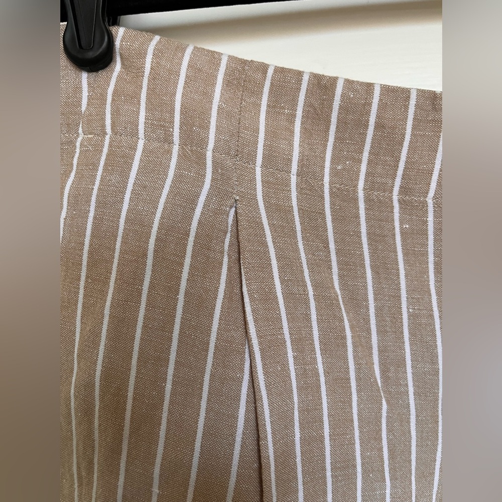 LOFT Pleated Linen-blend Shorts - Picture 4 of 8